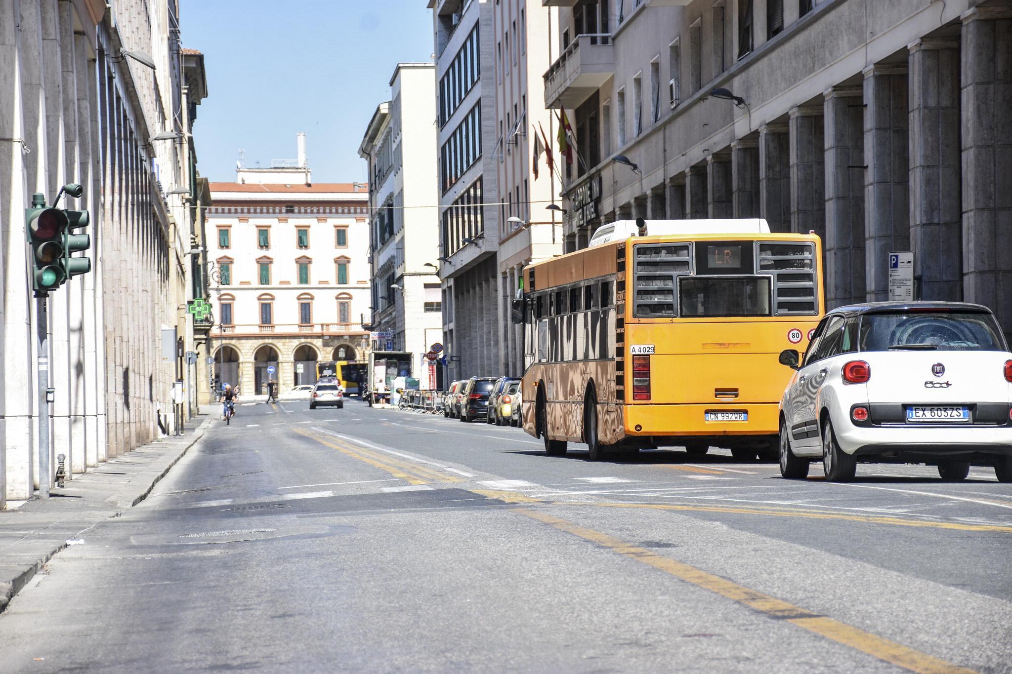 Via Grande, dove si sarebbe consumato l'episodio (Foto Silvestri)