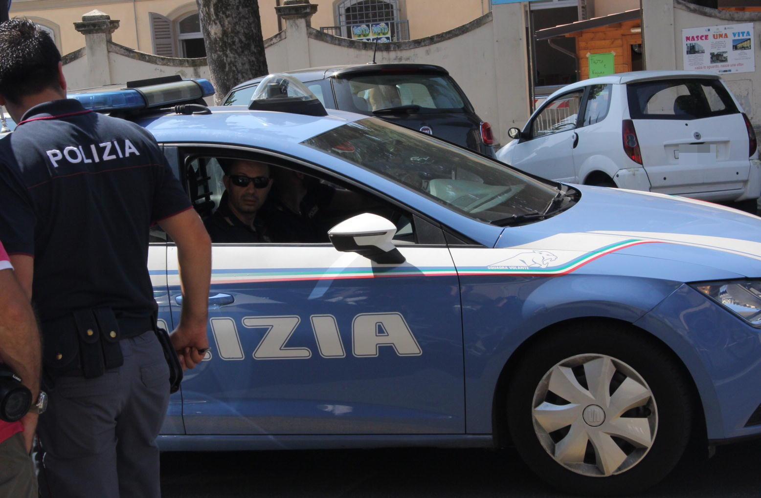 Entra nella villa per rubare un cane di razza: arrestato