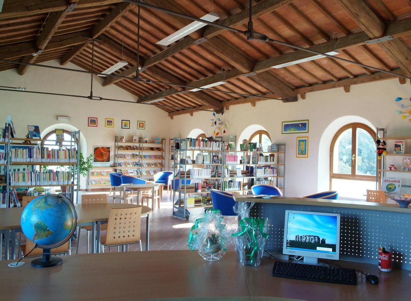 Riaprono le sale studio della biblioteca ma occorre prenotare 