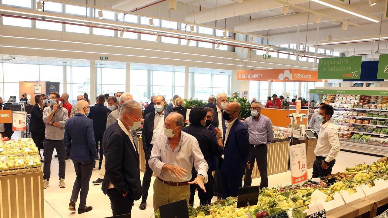Commercio, aperto il Conad Superstore Da ieri Cintolese ha cambiato volto