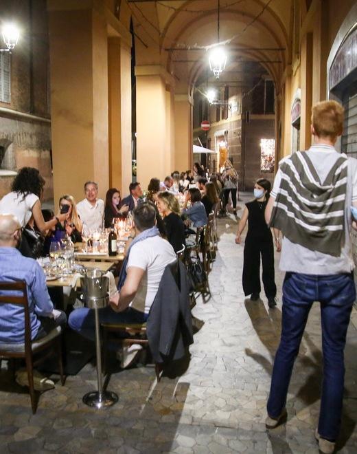 Tornano nel week end “Tavolini sotto le stelle” per animare il centro