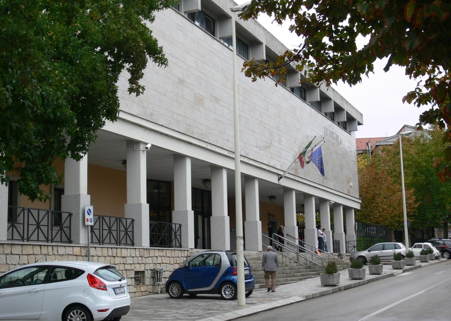 «Allarme contagi, chiudete il tribunale» 