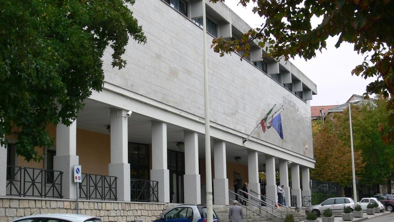 «Allarme contagi, chiudete il tribunale»