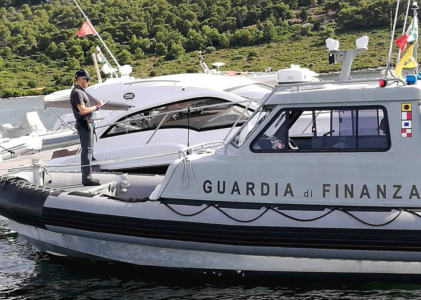 Yacht fantasma, multe per 1,5 milioni 
