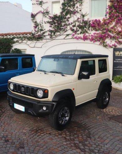 Sassari, paga l’auto in contanti ma resta a piedi 