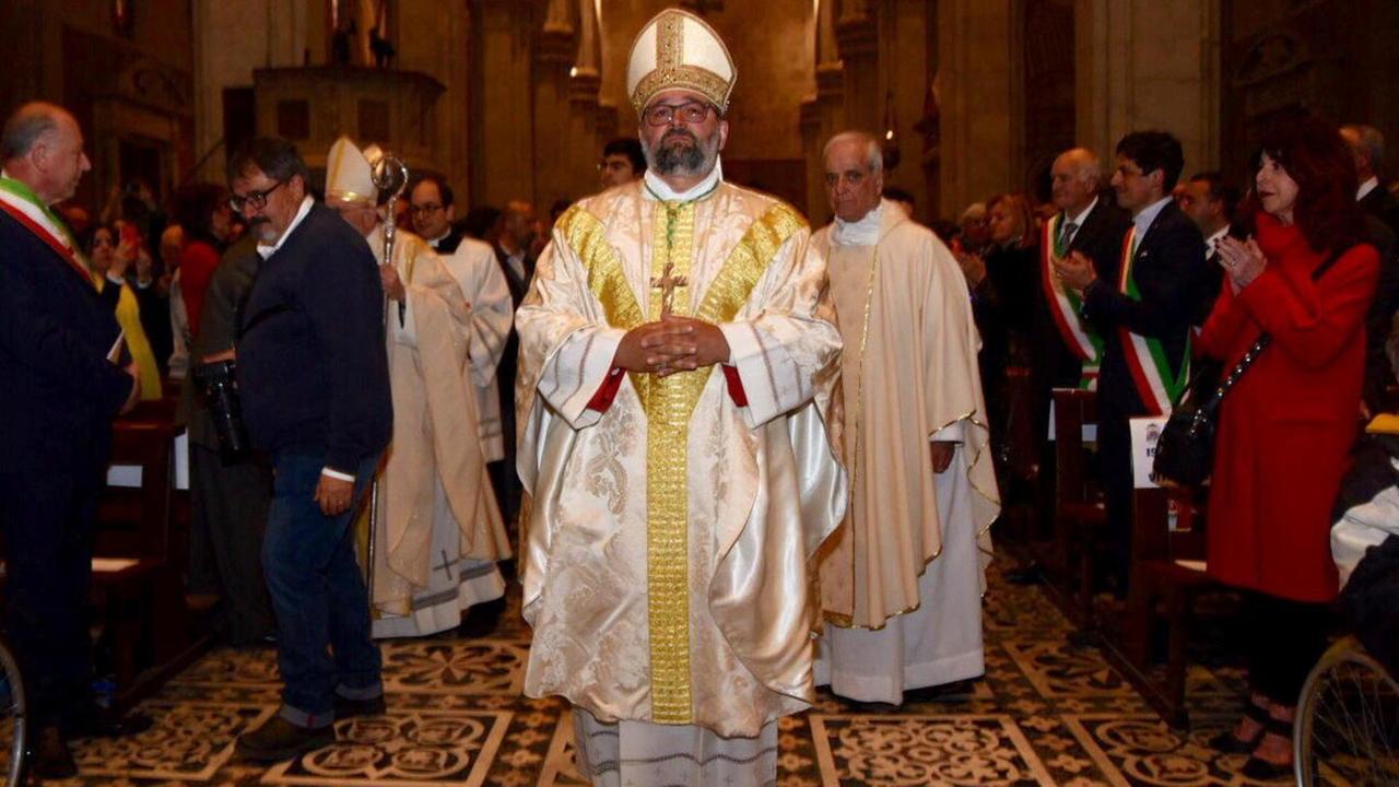 La lettera del vescovo: "Dispiaciuto per l’annullamento del corteo, ma possiamo ancora pregare il Volto Santo"