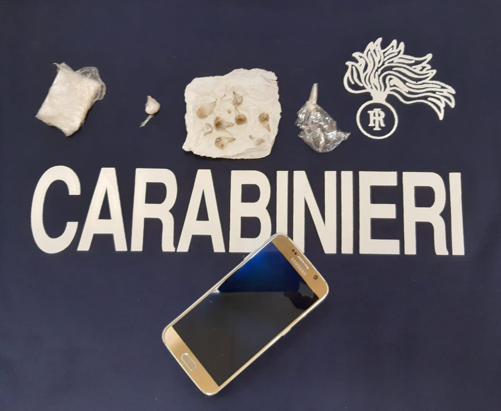 Spacciava eroina nella sua "casa" alle Reggiane, arrestato un 22enne