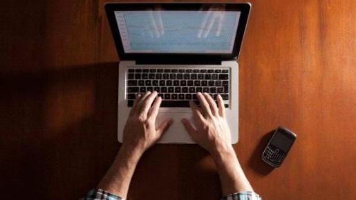 Società pratese beffata su internet: rubati 17.000 euro