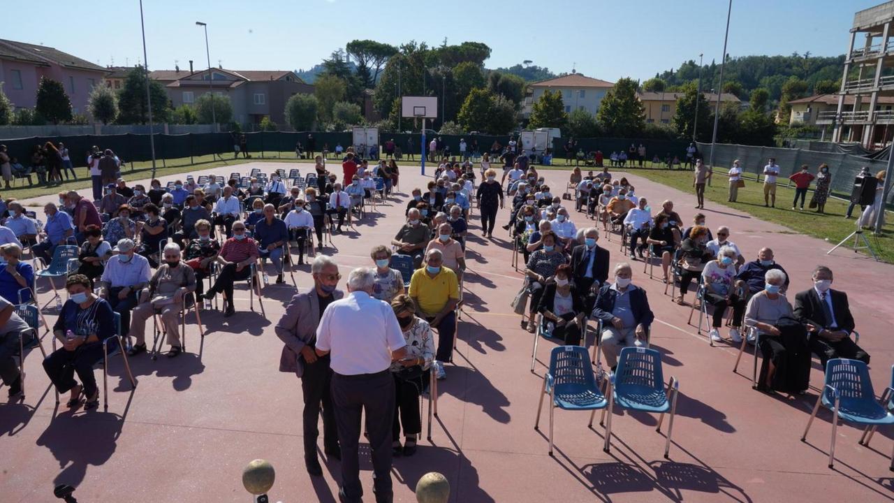 Passerella per 160 coppie inossidabili, unite da 60 anni o da mezzo secolo: ecco tutti i nomi