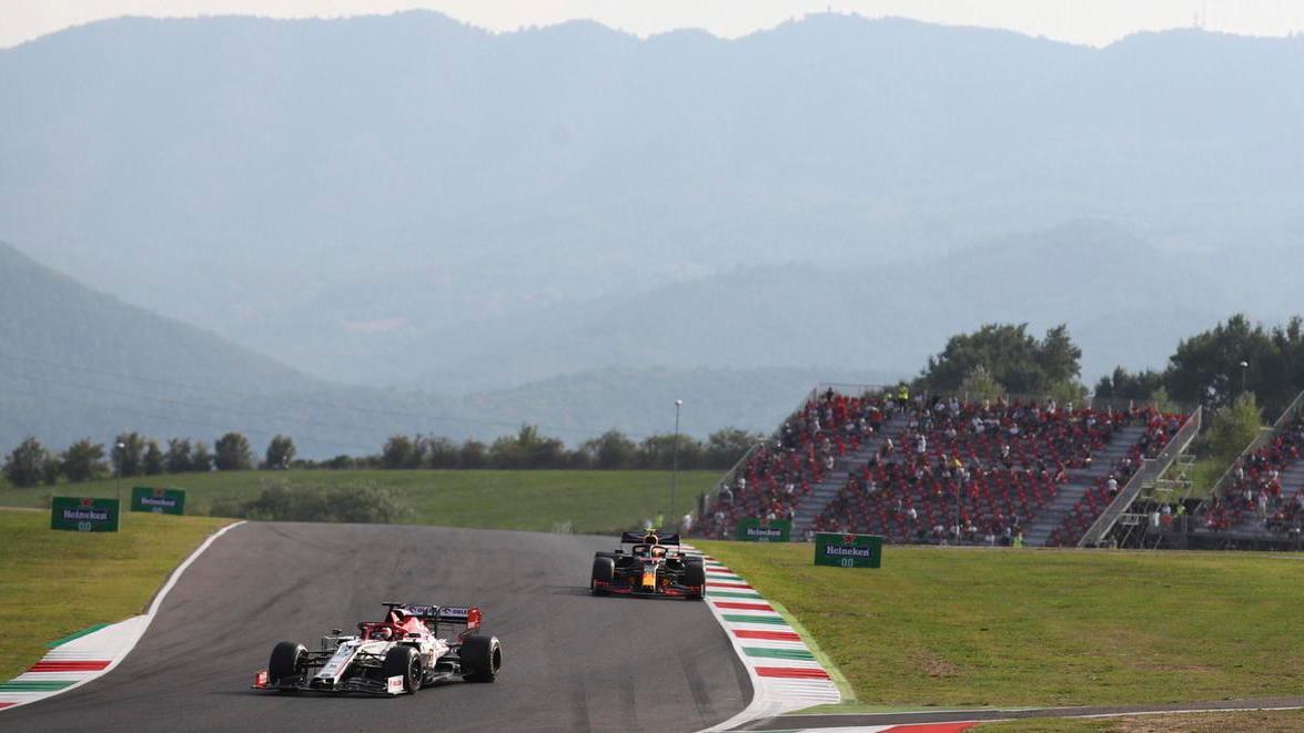 Mugello, è già un grande spettacolo. E le Ferrari danno segnali di vita...