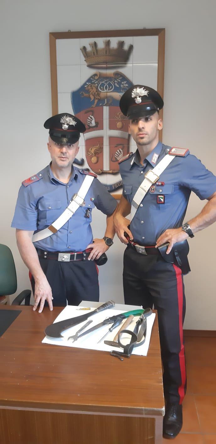 Frassinoro, occupa abusivamente una casa per  vacanze. Scoperto aggredisce i carabinieri
