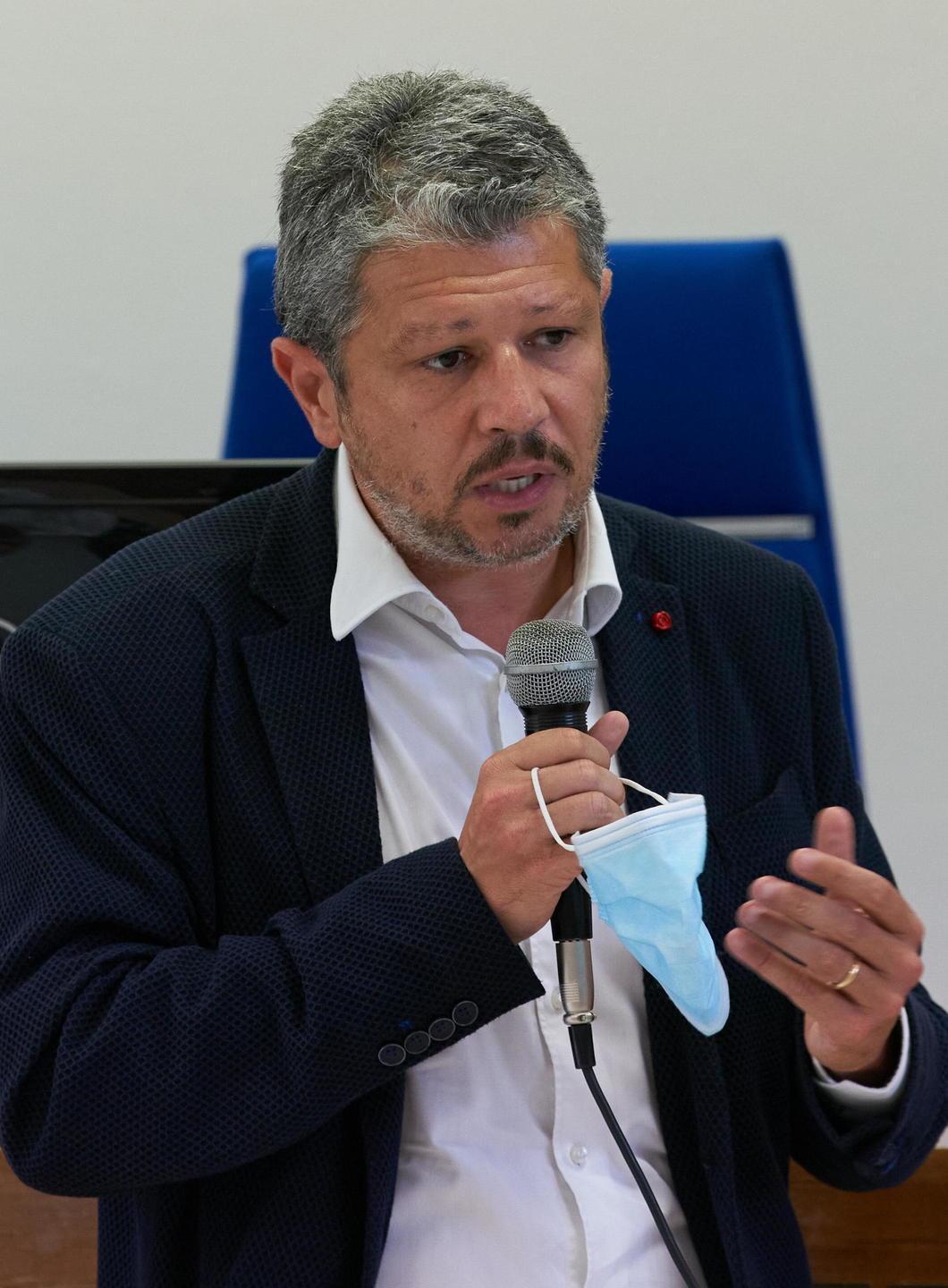 Errori e ritardi: due classi senza aula a 48 ore dalla prima campanella 