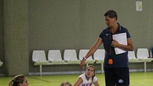 Una fase dell'allenamento del Viva Volley con coach Sandra Cioppi