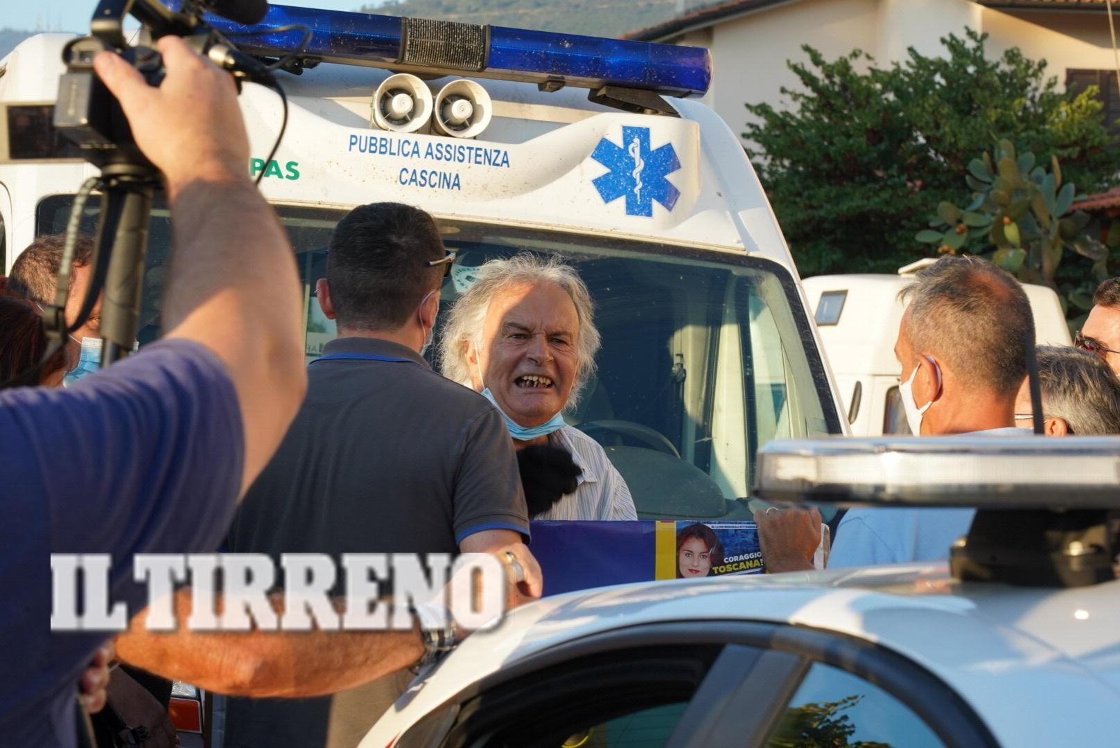 Il padre della Ceccardi contesta la manifestazione delle Sardine, allontanato dalla polizia