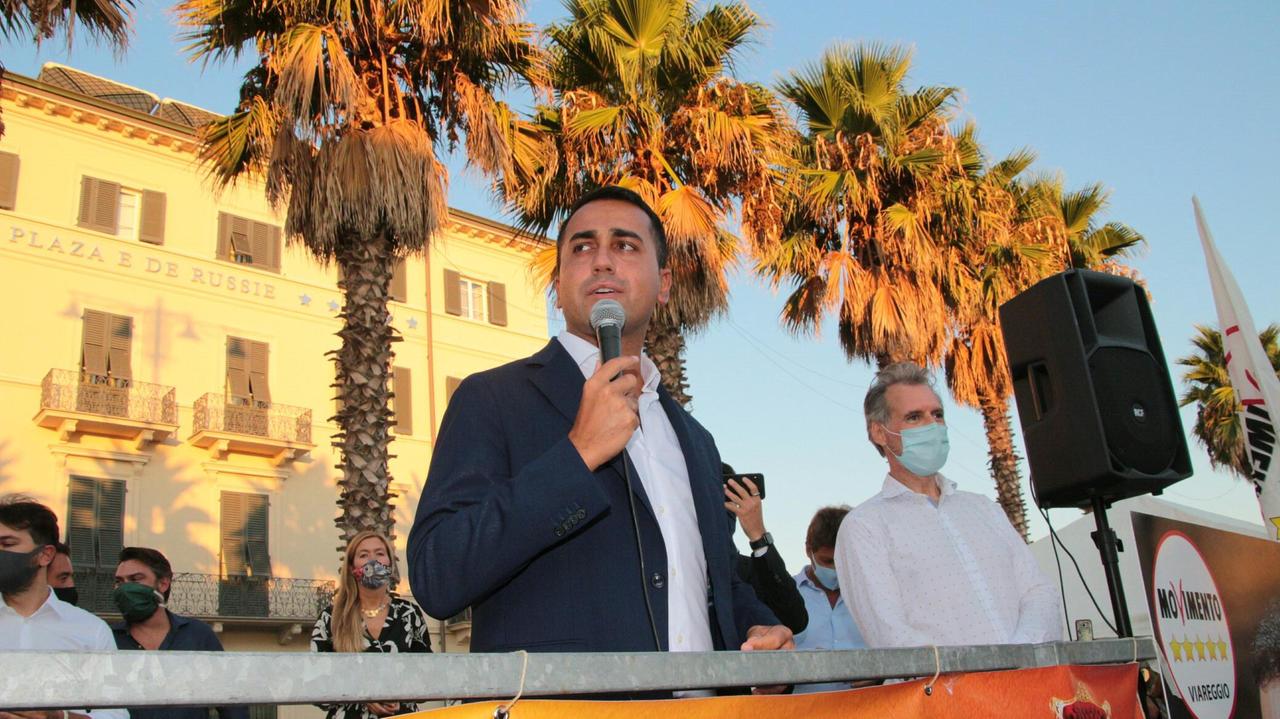 Referendum, Di Maio a Viareggio: "In un momento di crisi è importante risparmiare"