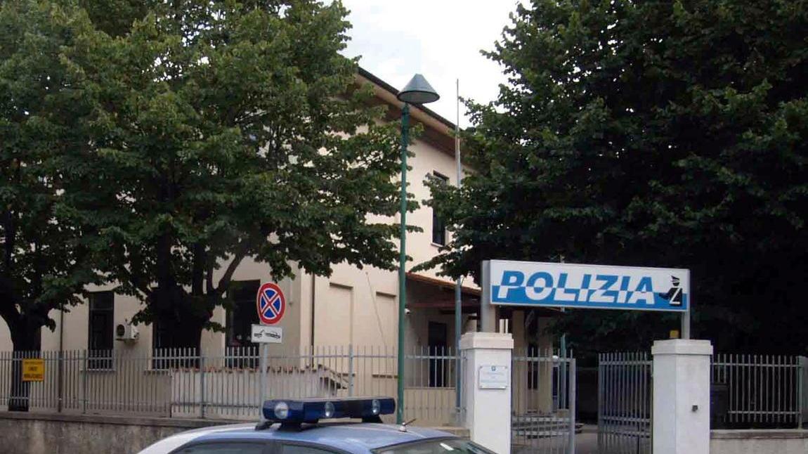 Scoppia la lite tra coniugi, la polizia blocca il porto d’armi
