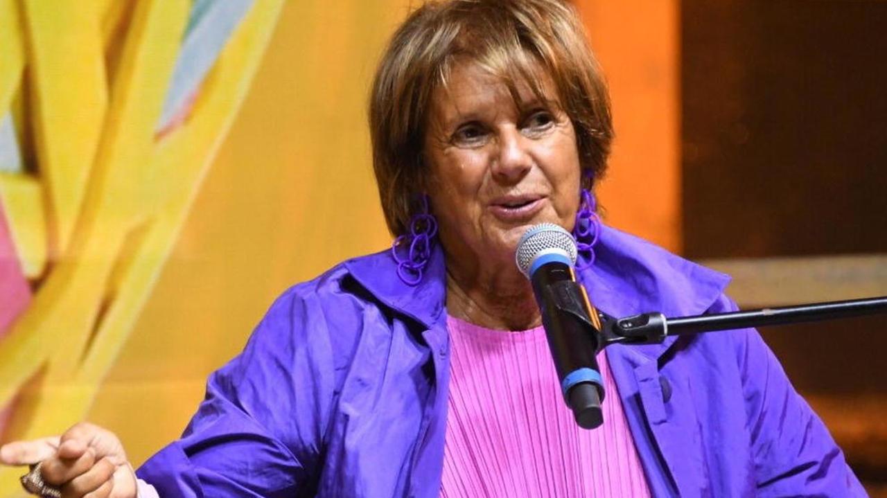 La posta del cuore di Natalia Aspesi, e Lella Costa incanta