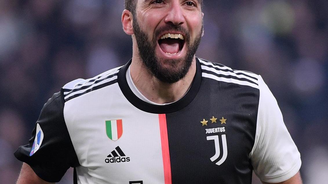 Higuain sbarca a Miami Florenzi ufficiale al Psg Godin verso la Sardegna