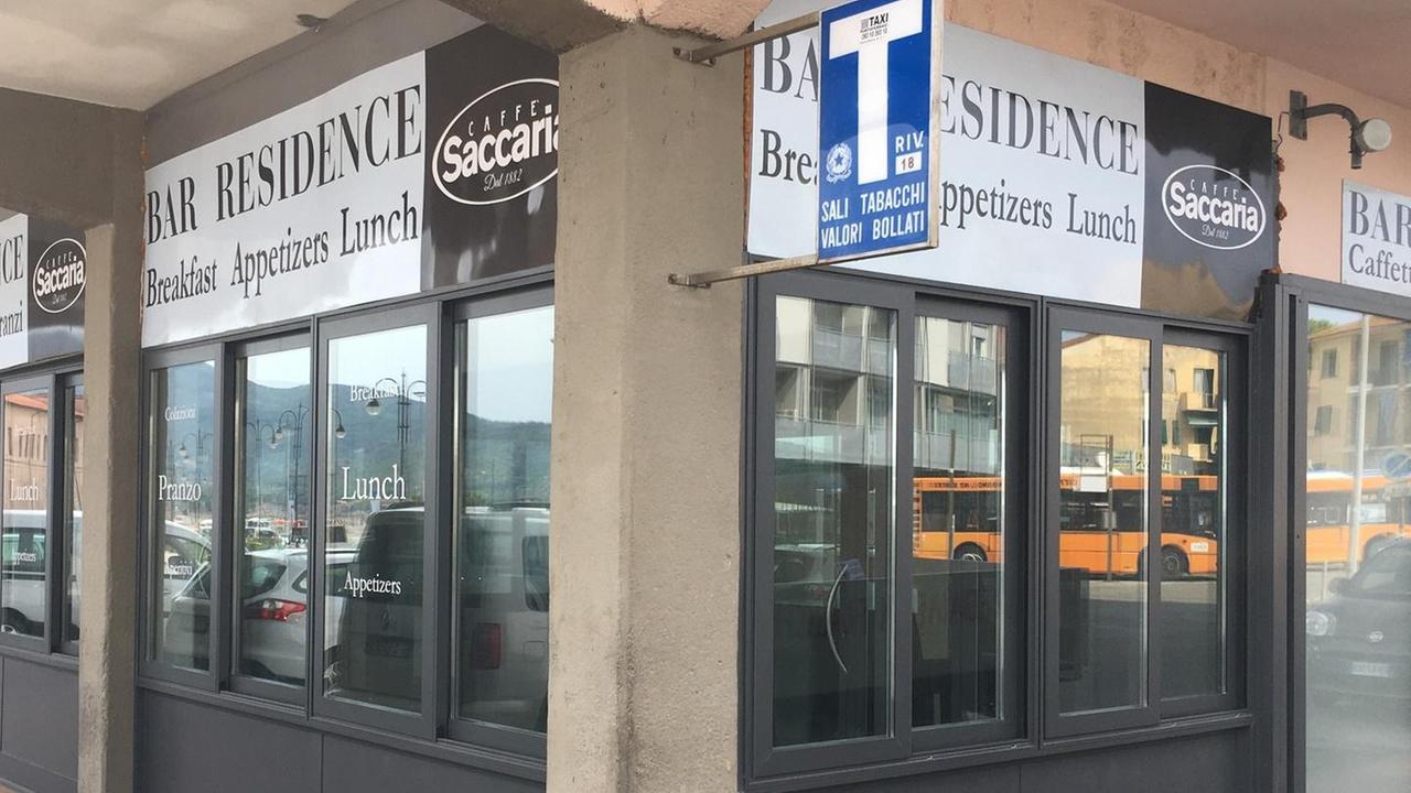 Si è spenta l’insegna del bar Residence Il luogo dove pulsava il cuore del porto