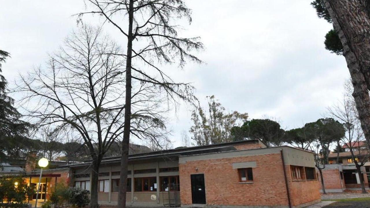 Via Montebianco, problema spazi Spunta la soluzione tende militari