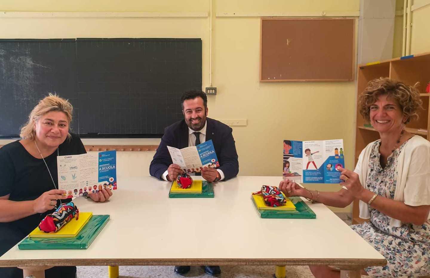 Idee per il saluto creativo senza toccare i compagni