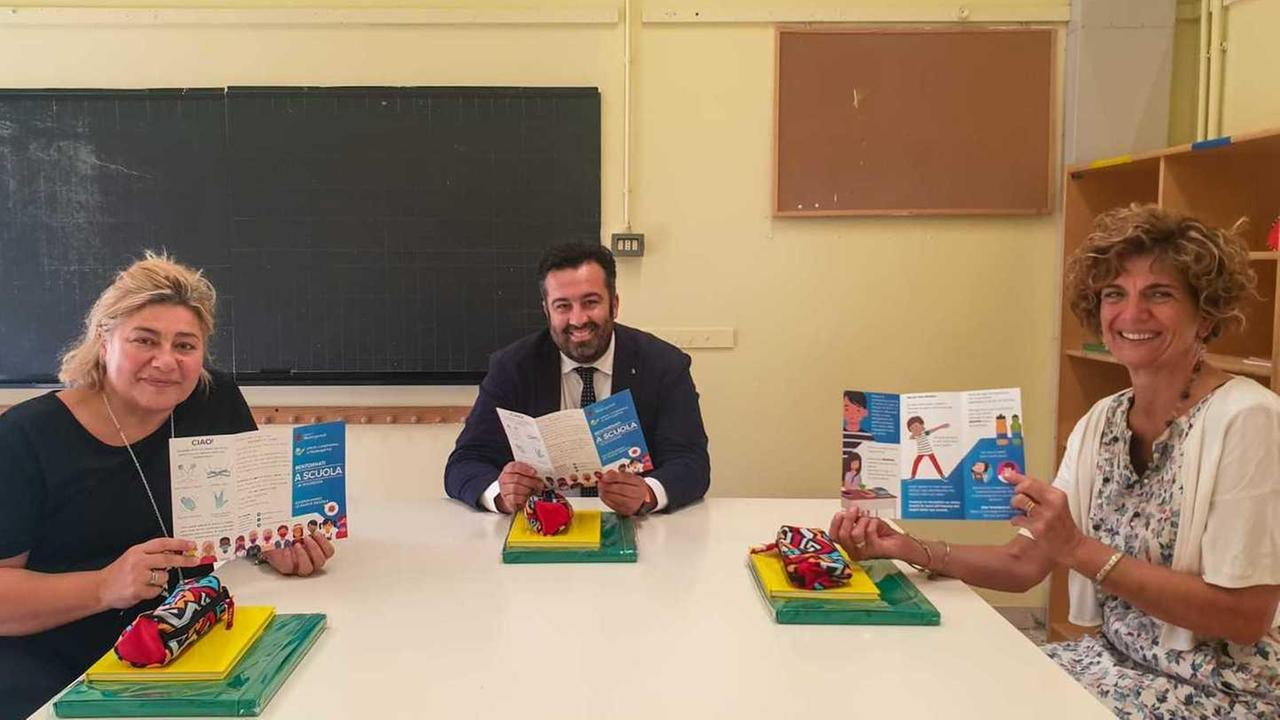 Idee per il saluto creativo senza toccare i compagni