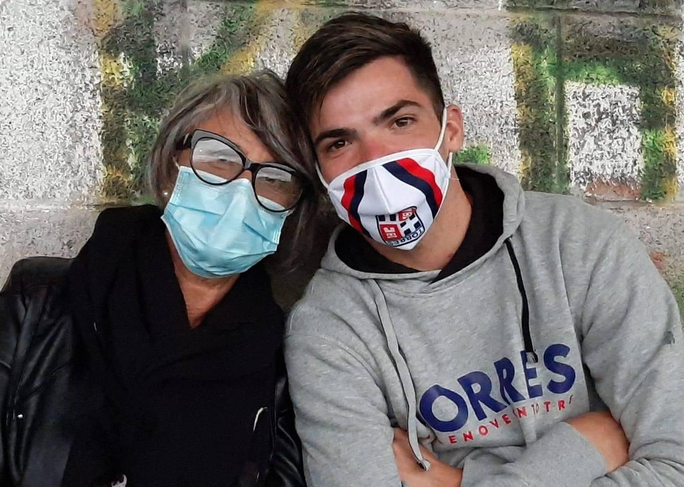 L’attaccante argentino e i parenti di Thiesi 