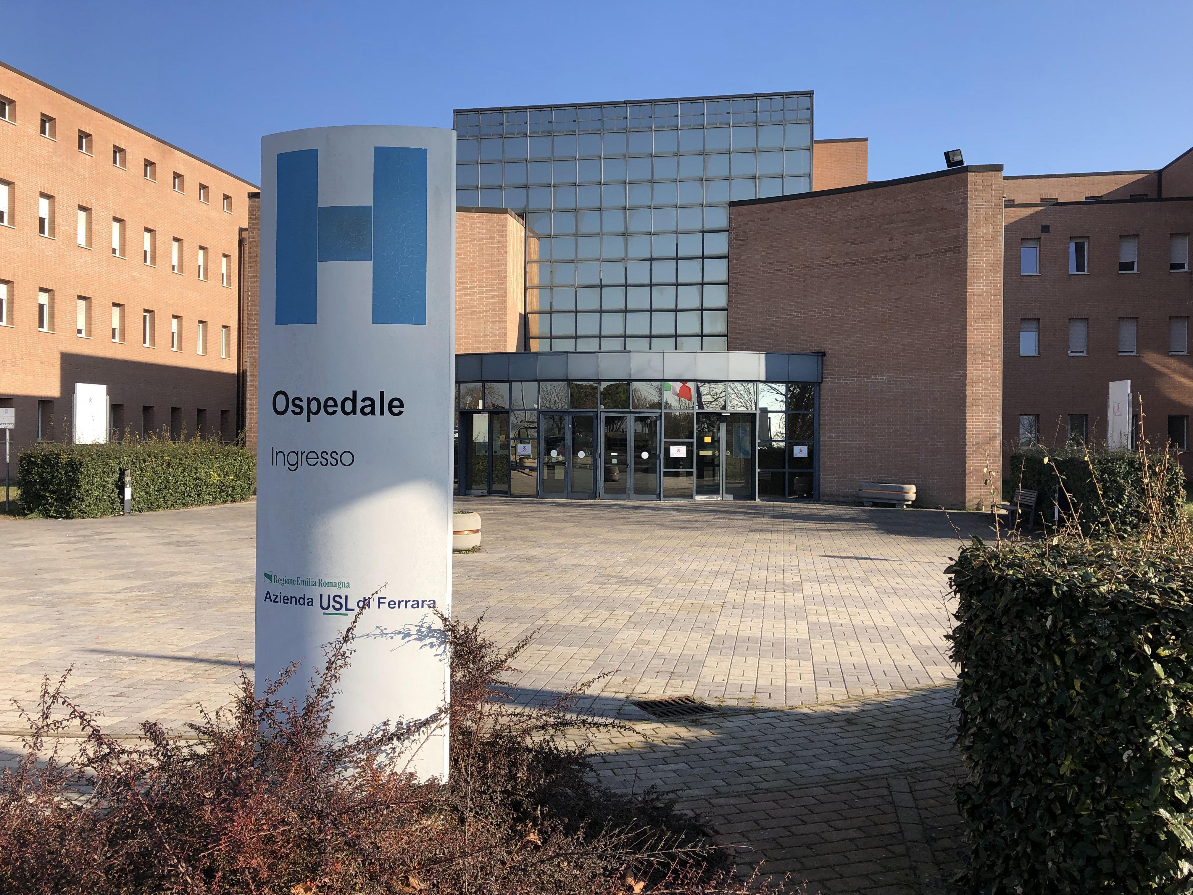 Muore all'ospedale del Delta. Il direttore sanitario: «Vogliamo capire» 