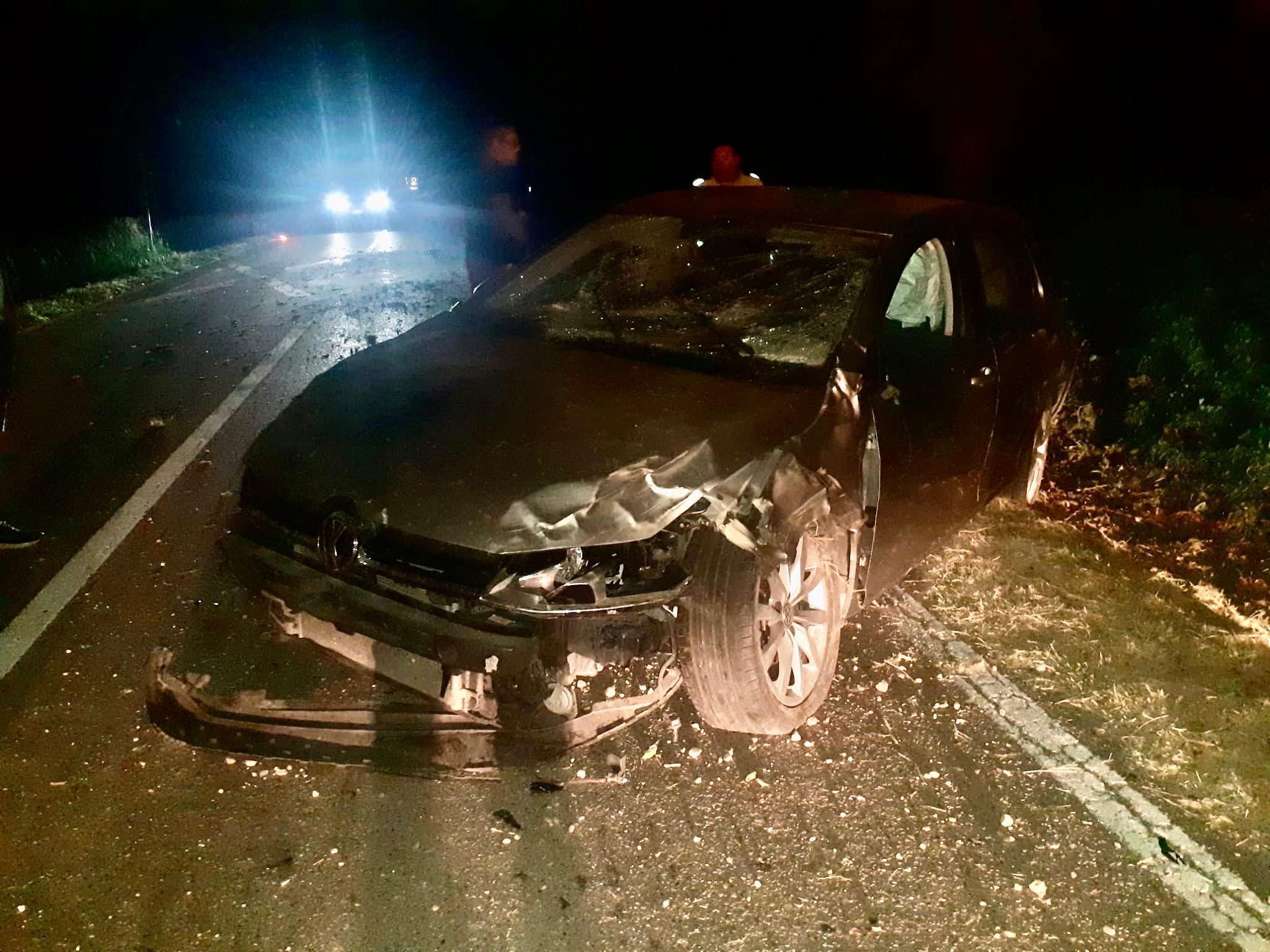 Rolo, auto fuori strada nella notte: tre feriti 