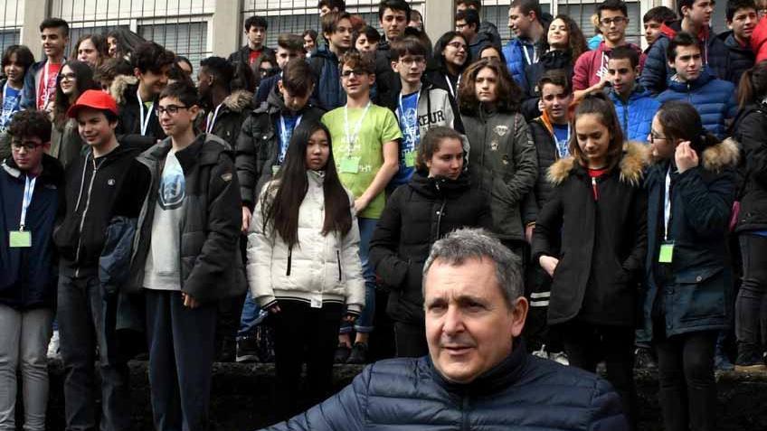 «Mi mancheranno i sorrisi dei ragazzi» L’ultima lezione del professor Canesi
