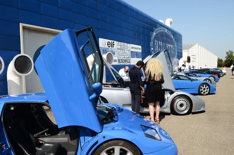 Campogalliano, i 30 anni della Fabbrica Blu: la Bugatti celebra la EB110 