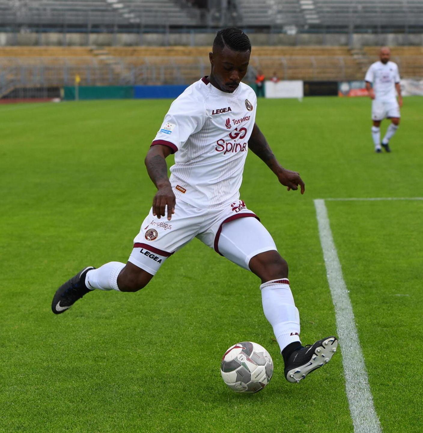L’attaccante francese Abdou Doumbia arriva alla Carrarese 