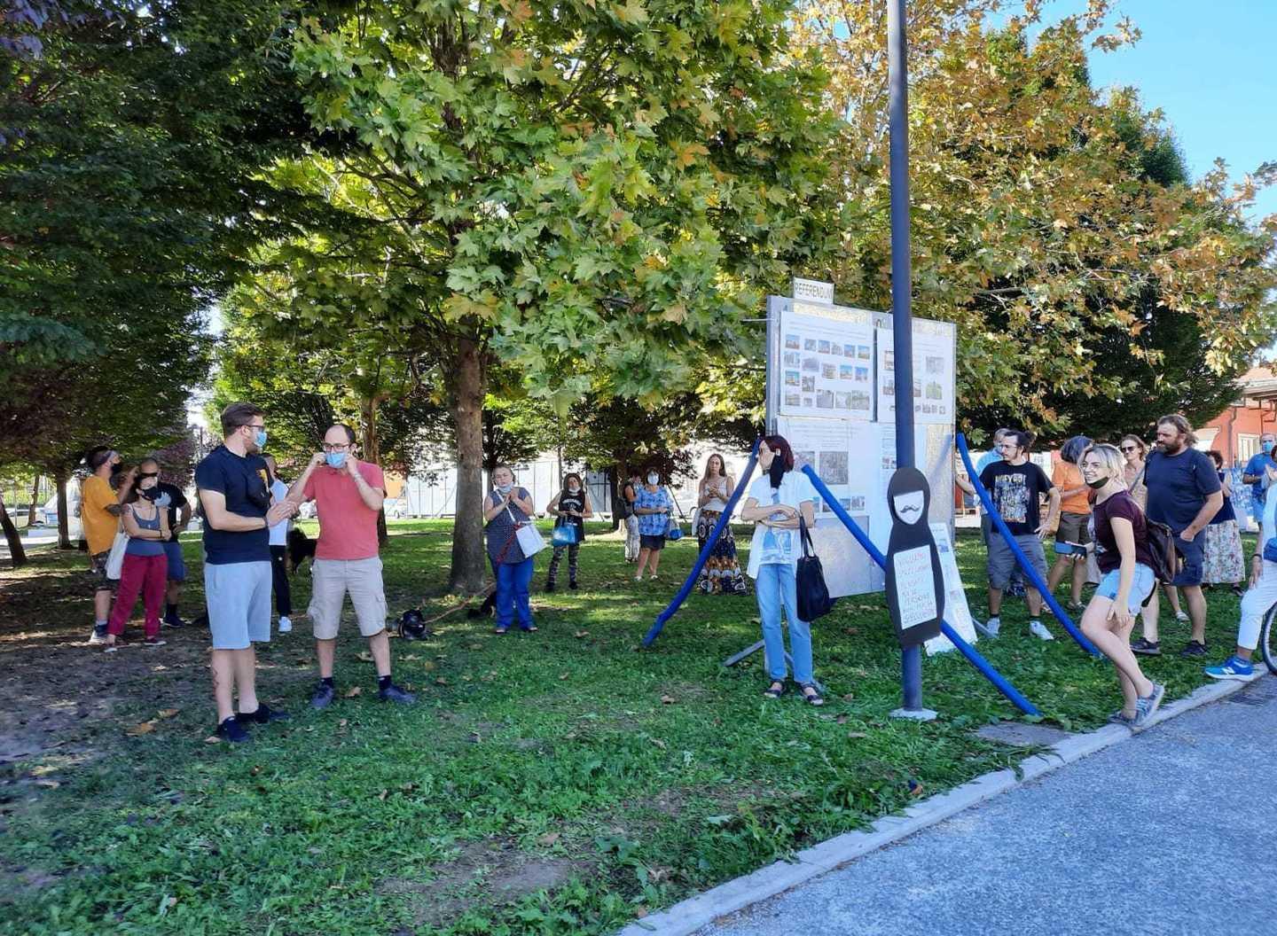 No ai quartieri social Più di 200 persone alla manifestazione