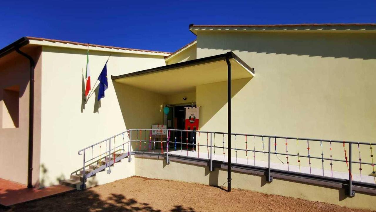 Taglio del nastro alla scuola rinnovata di Guamo