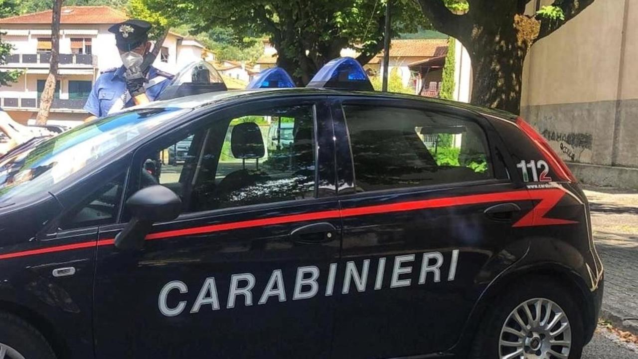 Lo spaccio lo gestivano in casa: due conviventi arrestati con la cocaina