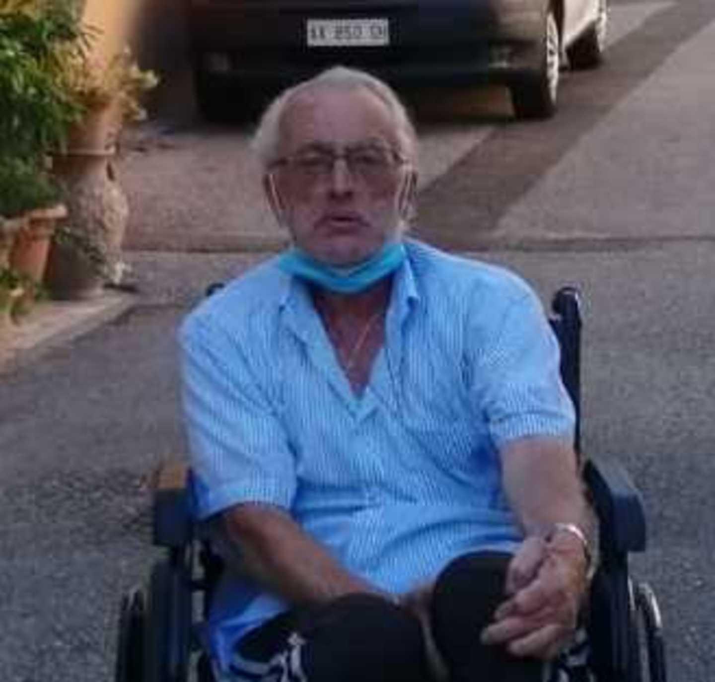 Protesta di un disabile «Non mi ritirano i rifiuti e nessuno mi ascolta»