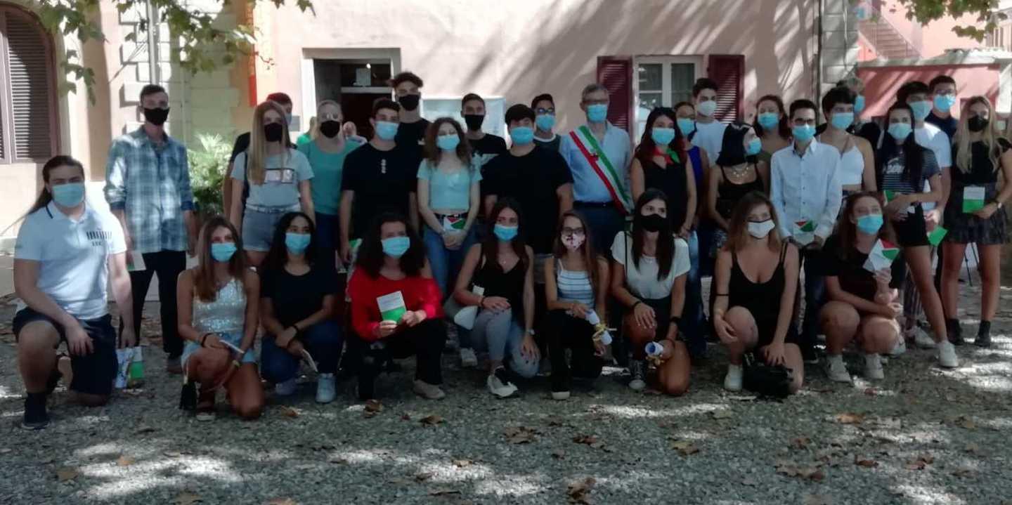 La Costituzione per il debutto tra gli adulti e un premio ai migliori studenti di Calcinaia
