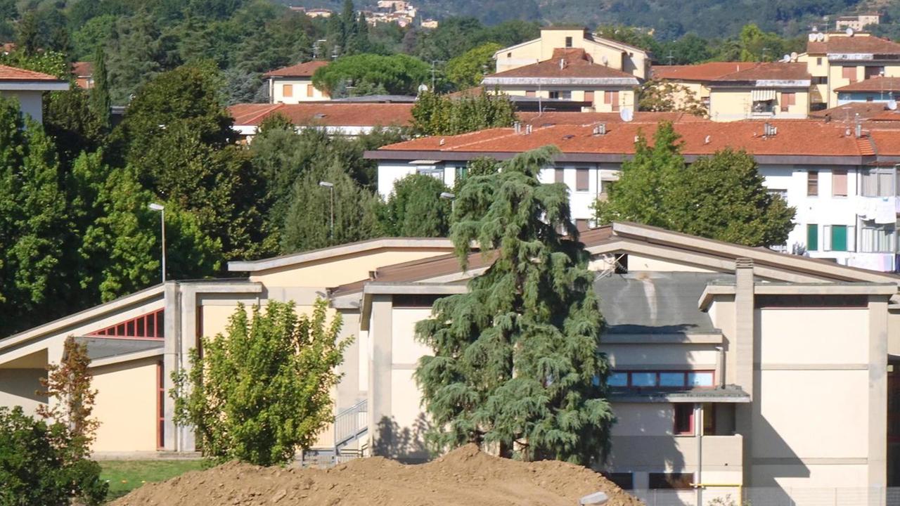Un cantiere edile a ridosso della scuola e la dirigente chiede controlli all’Arpat