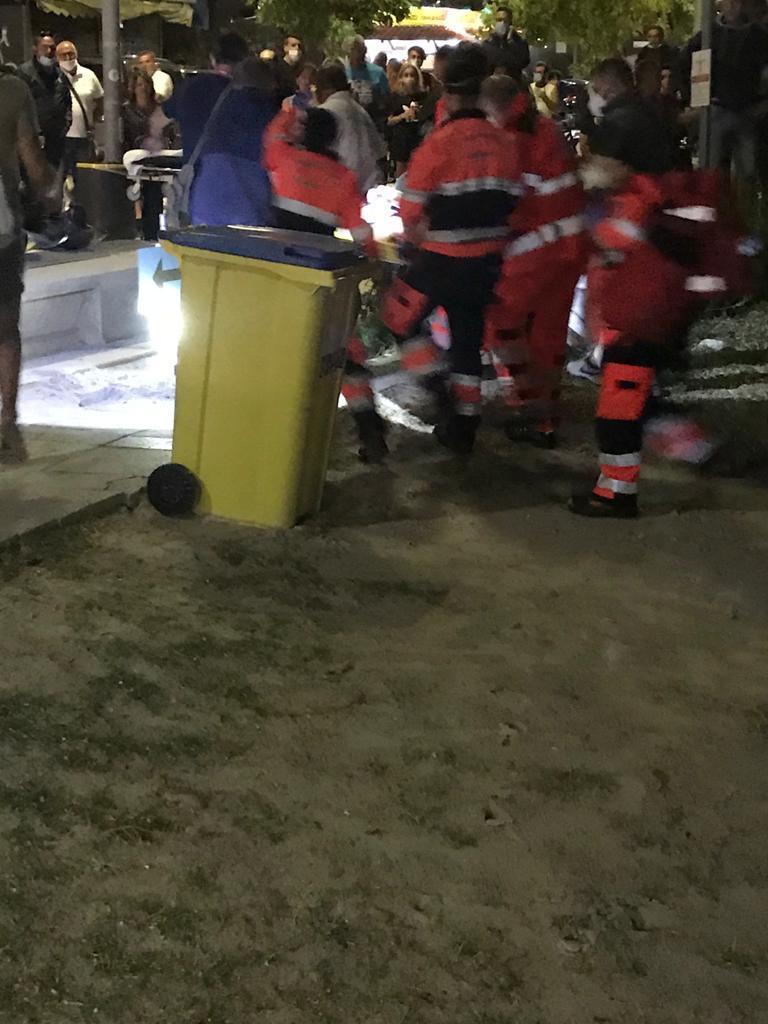 Colto da malore in spiaggia, turista ricoverato in Rianimazione