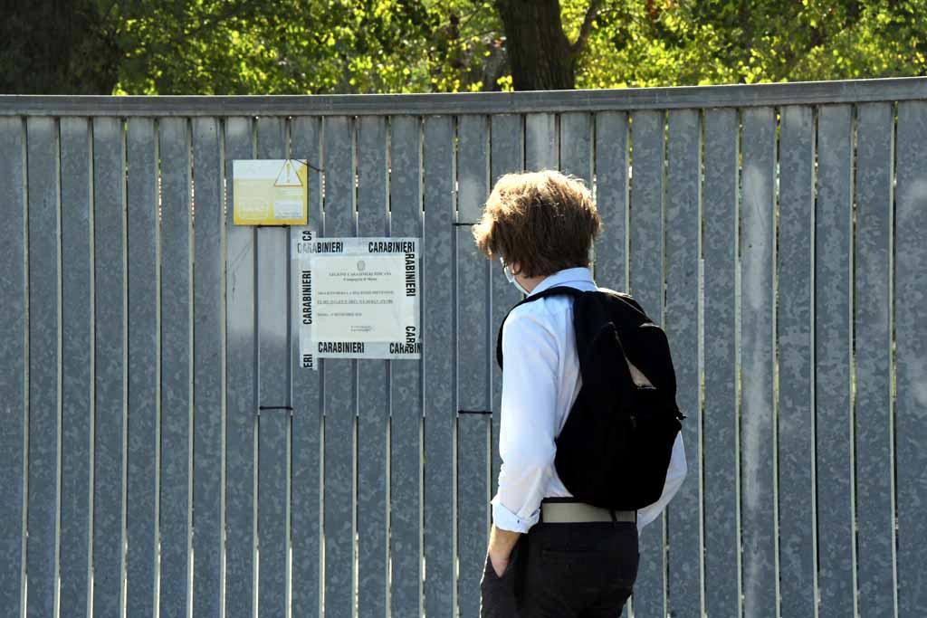 Campeggio sotto sequestro, polemica sugli avvocati dei titolari: "Difesi dallo studio legale del sindaco"