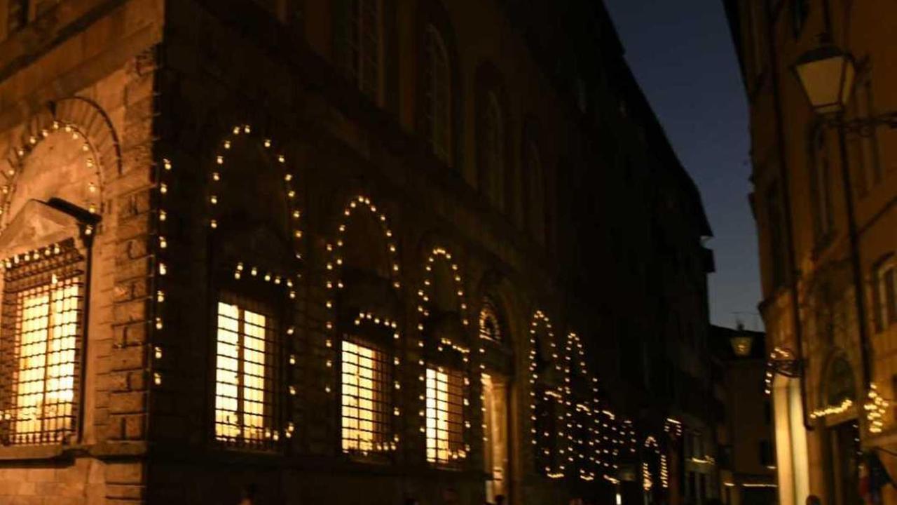 Santa Croce, non c’è la processione, ma la gente sì. L’arcivescovo ricorda Willy e Maria Paola
