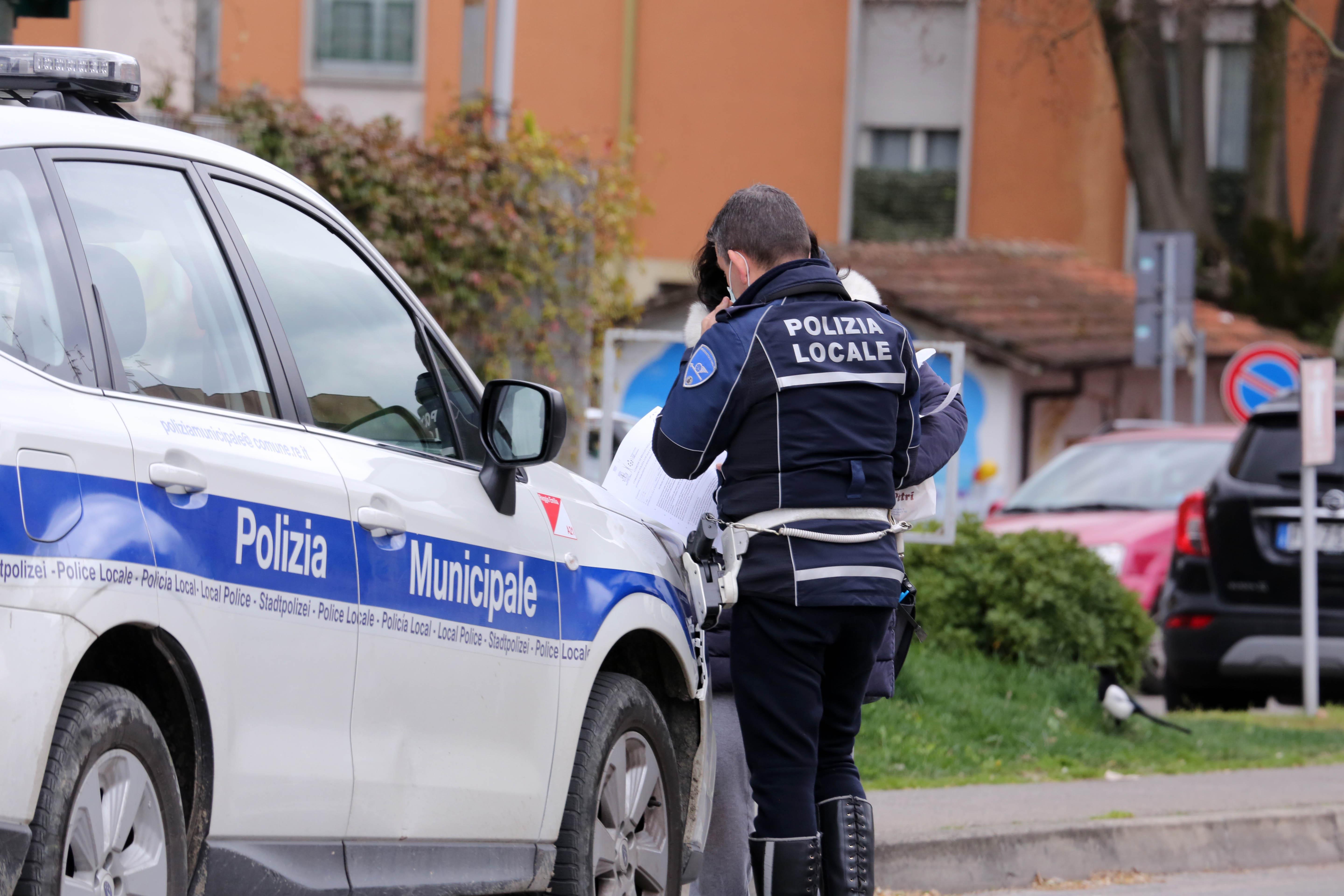 A cento all'ora in circonvallazione, patente ritirata a un 25enne