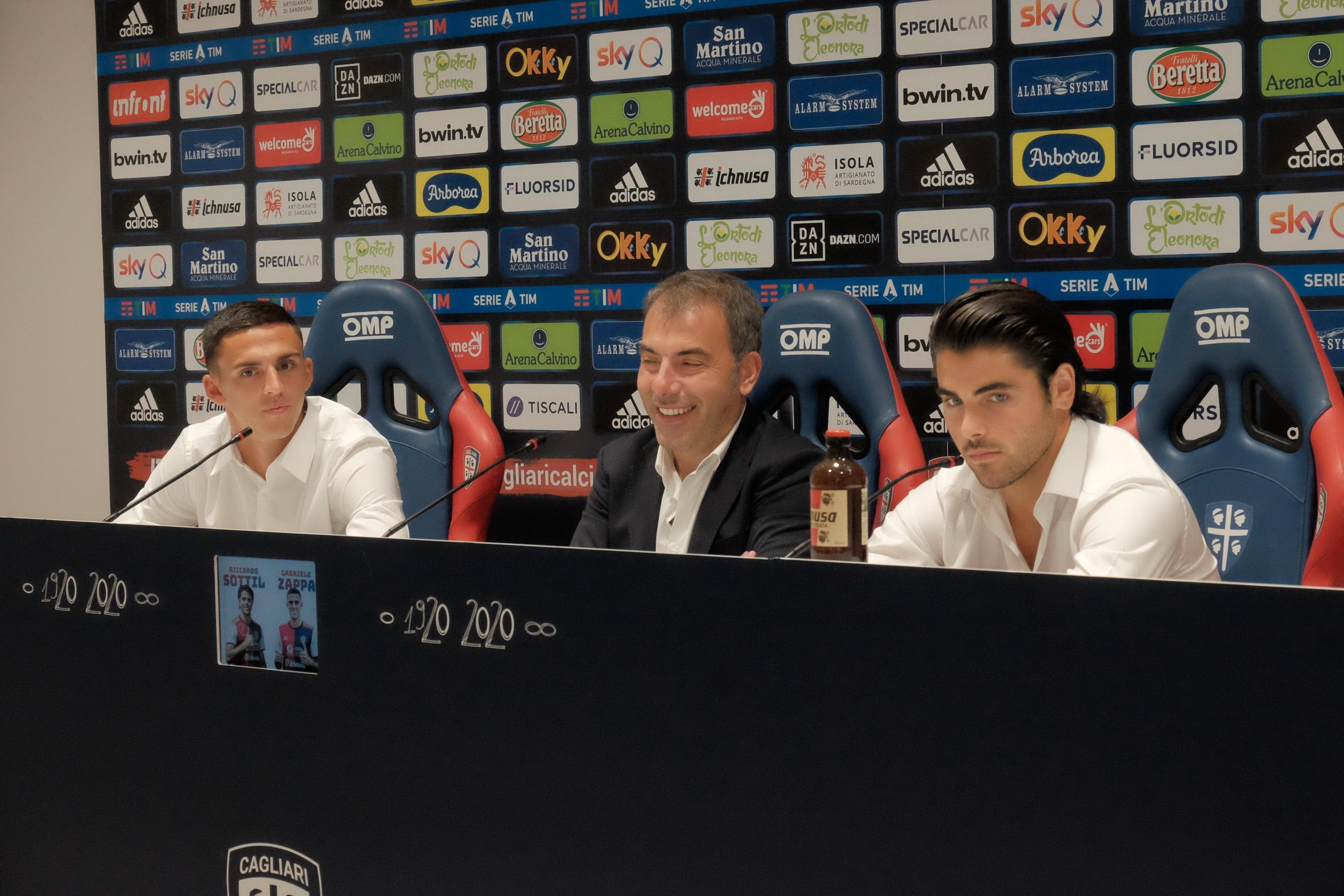 La conferenza stampa dei due nuovi acquisti del Cagliari (foto Mario Rosas)