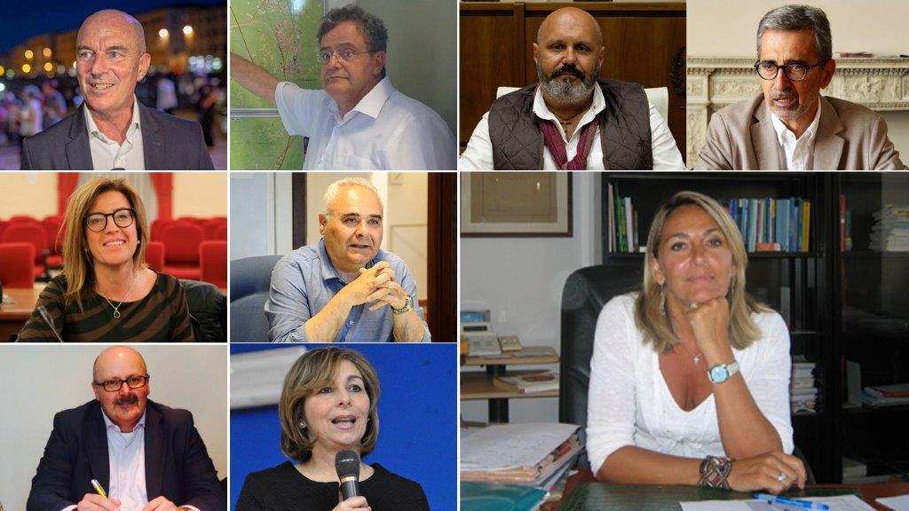 In alto, da sinistra, Luca Salvetti (sindaco di Livorno), Adelio Antolini (sindaco di Collesalvetti), Samuele Lippi (sindaco di Cecina), Gianfranco Simoncini (assessore di Livorno). Al centro, Sandra Scarpellini (sindaca di Castagneto) e Daniele Donati (sindaco di Rosignano). In basso Massimo Fedeli (sindaco di Bibbona) e Monica Giuntini (ex sindaca ed eurodeputata). Nella foto grande Cristina Grieco (assessora regionale)