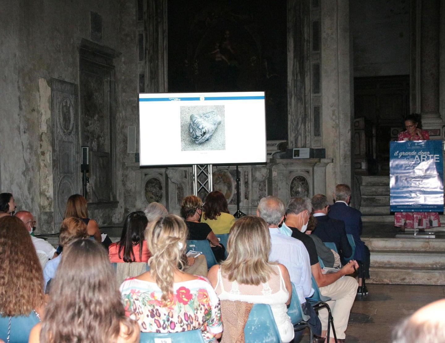 Più di 200mila euro raccolti con le opere donate dagli artisti a Pietrasanta