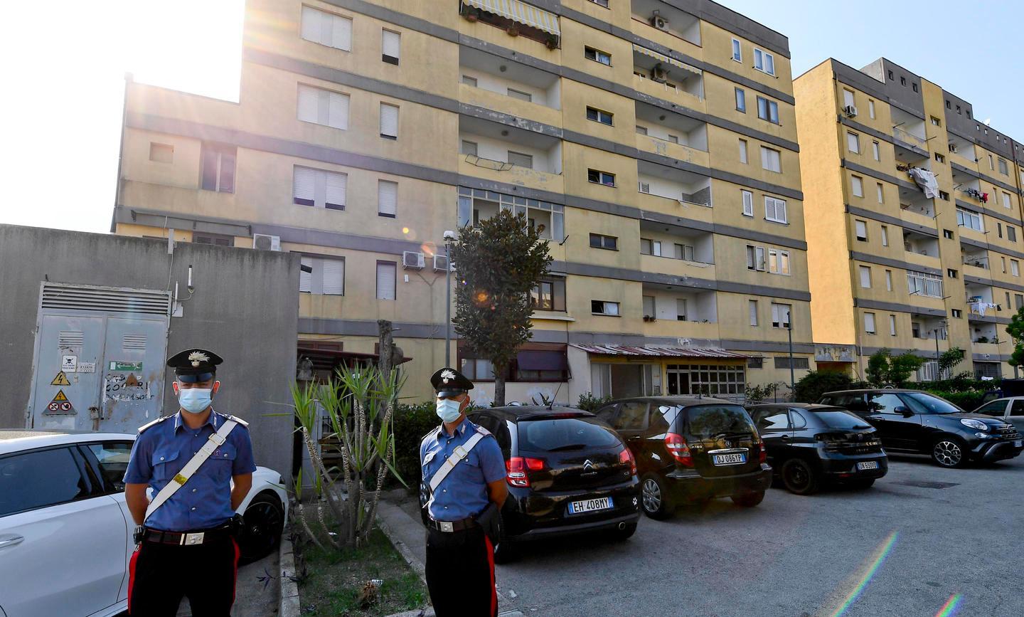 Uccide la sorella per punire il suo amore transgender 