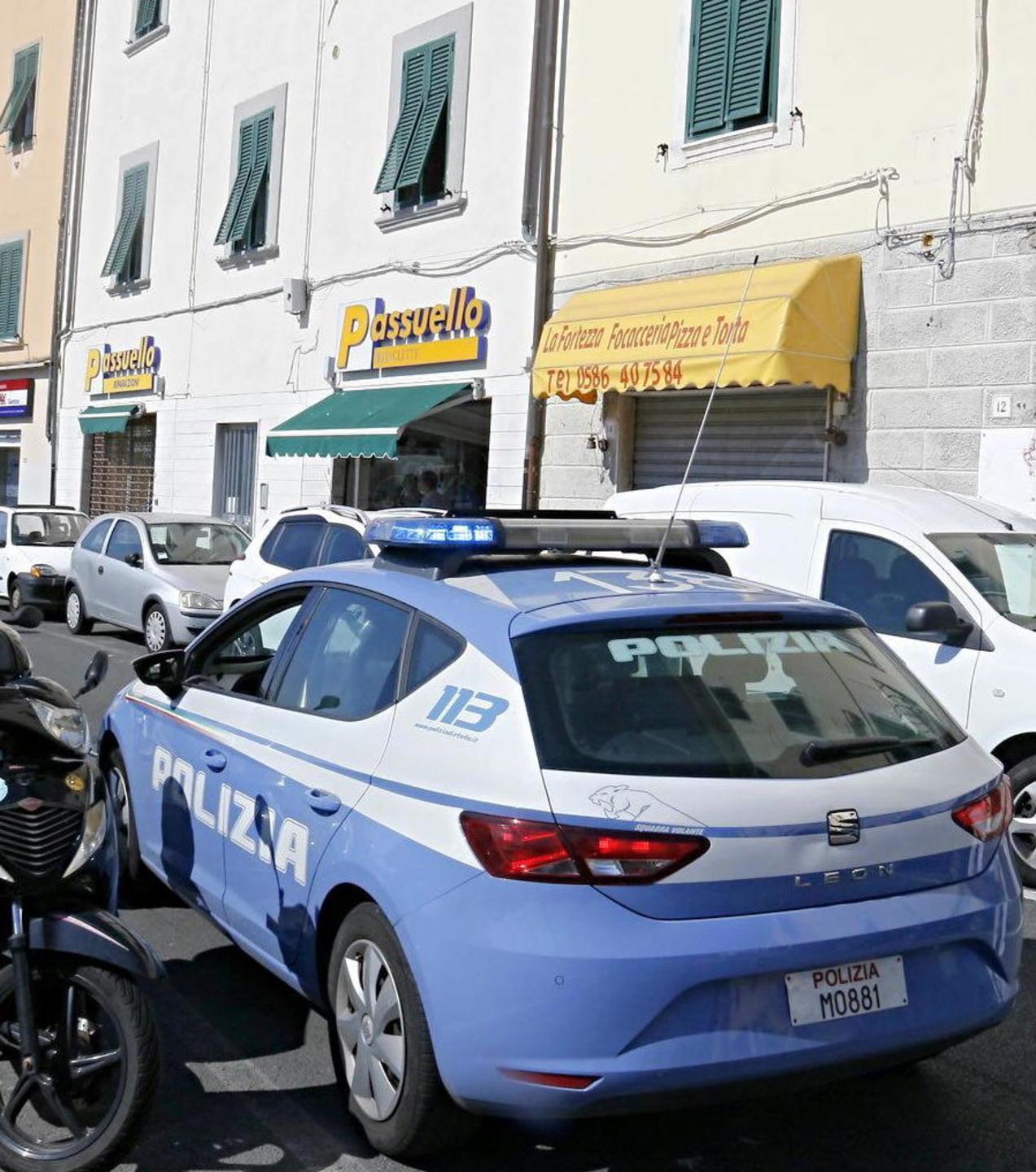 Trovato ferito in strada «Mi hanno accoltellato»