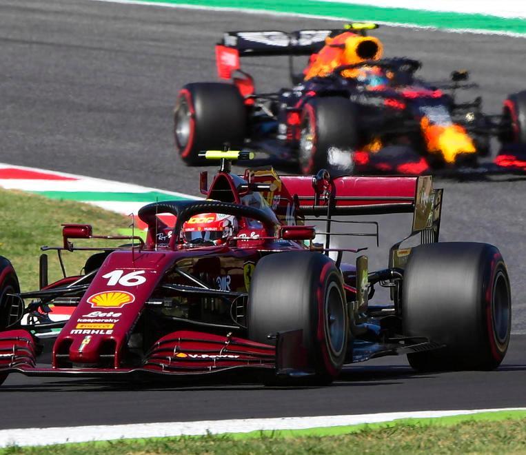 La festa Ferrari finisce presto: trionfa Lewis 
