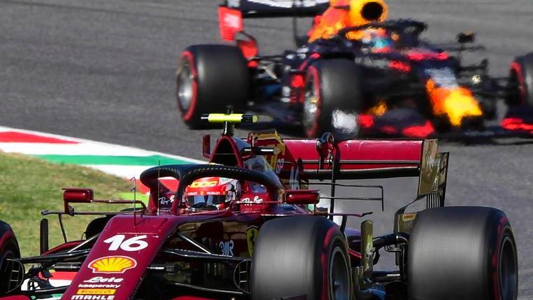 La festa Ferrari finisce presto: trionfa Lewis