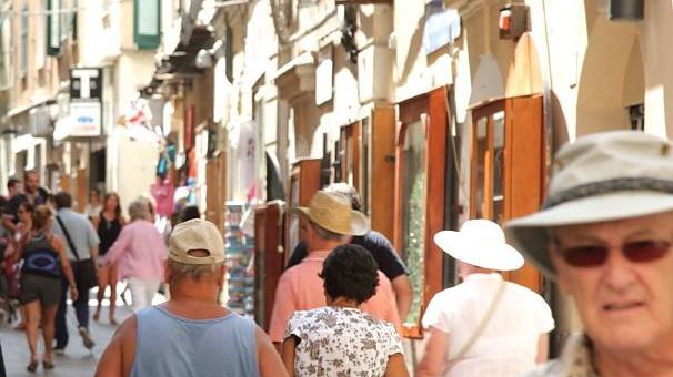 L’allarme della stampa inglese: «Sardegna a rischio quarantena»